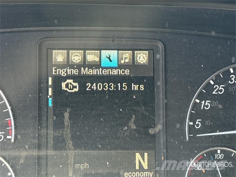 Freightliner Cascadia 126 6x4 T/A Sleeper Truck Tractor وحدات الجر