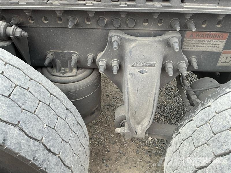 Freightliner Cascadia 126 6x4 T/A Sleeper Truck Tractor Тягачі