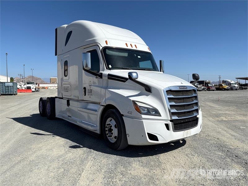 Freightliner Cascadia 126 6x4 T/A Sleeper Truck Tractor Nyergesvontatók