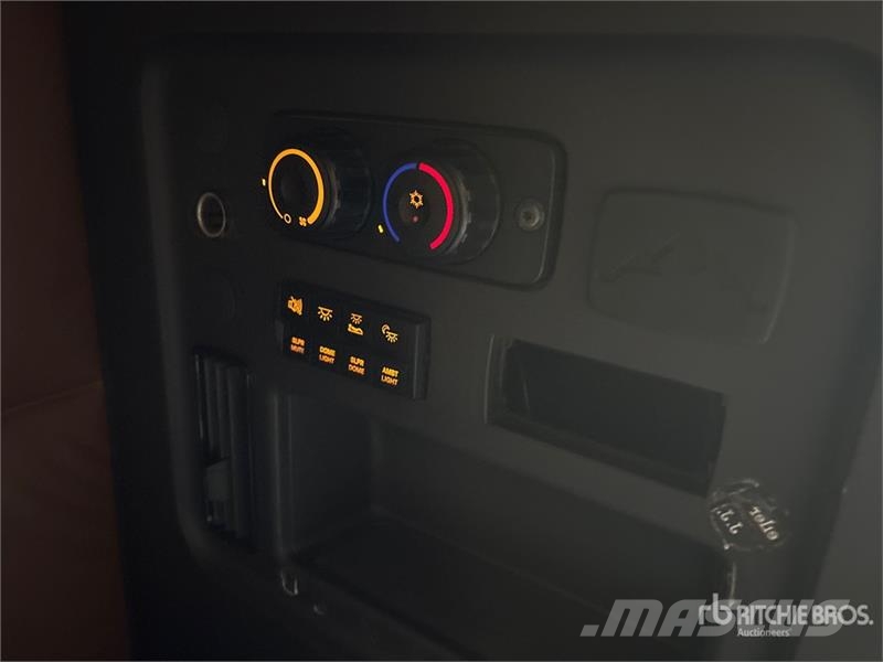 Freightliner Cascadia 126 6x4 T/A Sleeper Truck Tractor Sattelzugmaschinen