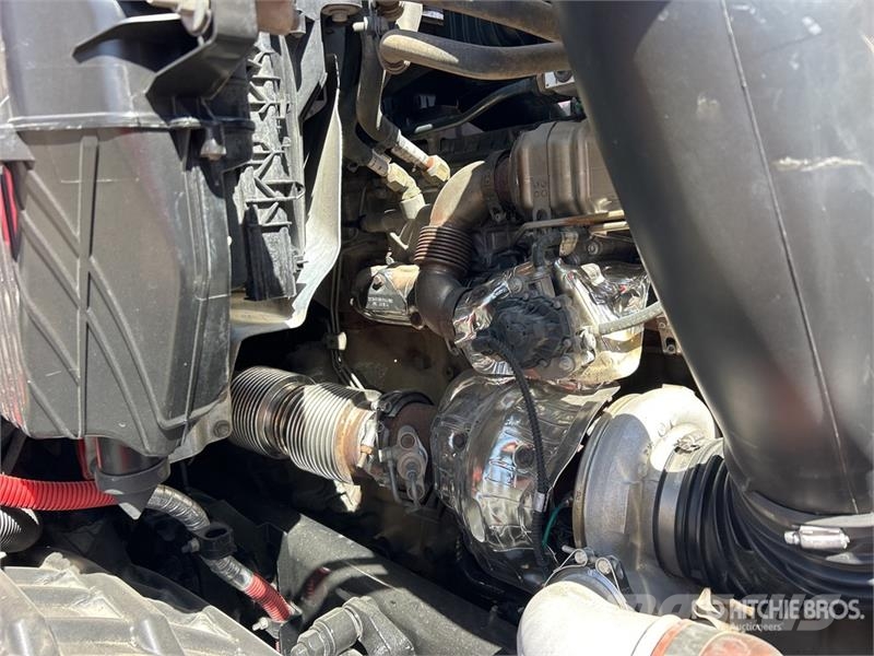 Freightliner Cascadia 126 T/A Sleeper Truck Tractor Tractor Units