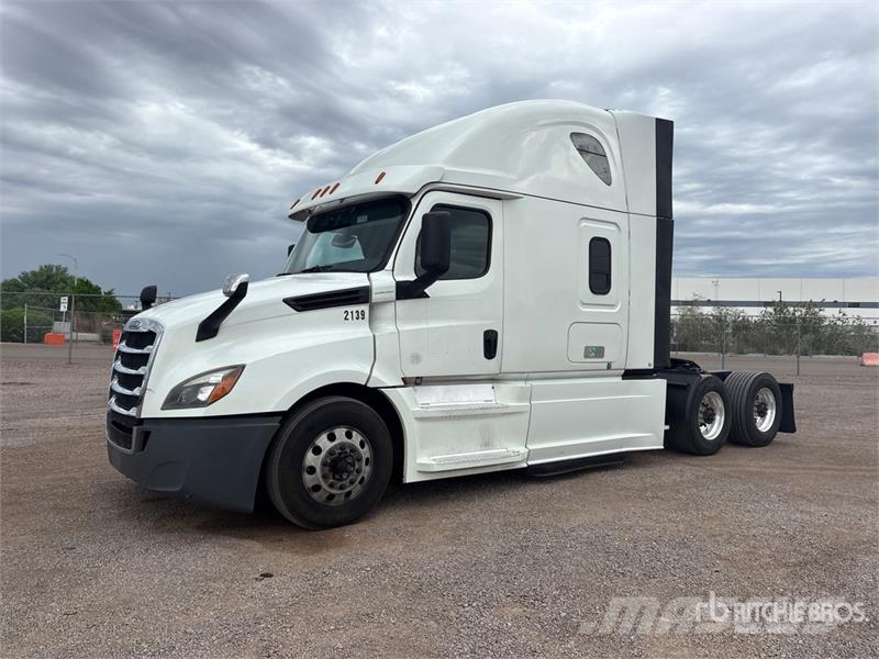Freightliner Cascadia 126 6x4 T/A Sleeper Truck Tractor Tegljači