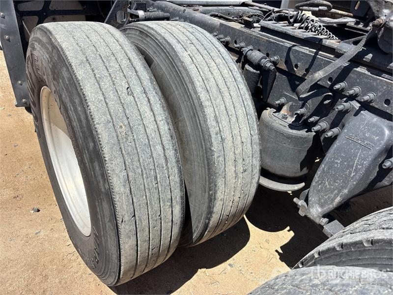 Freightliner Cascadia 125 6x4 T/A Sleeper Truck Tractor Sattelzugmaschinen