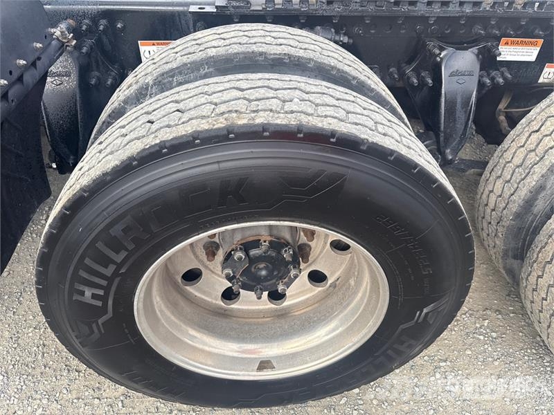 Freightliner Cascadia 126 6x4 T/A Sleeper Truck Tractor Motrici e Trattori Stradali