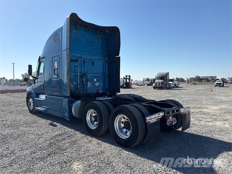 Freightliner Cascadia 126 6x4 T/A Sleeper Truck Tractor Nyergesvontatók