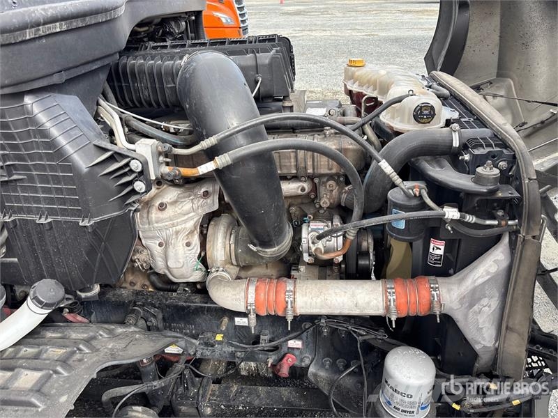Freightliner Cascadia 126 6x4 T/A Sleeper Truck Tractor Sattelzugmaschinen