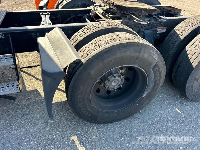 Freightliner Cascadia 6x4 T/A Sleeper Truck Tractor Тягачі