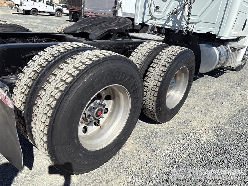 Freightliner Cascadia 125 6x4 T/A Sleeper Truck Tractor Motrici e Trattori Stradali