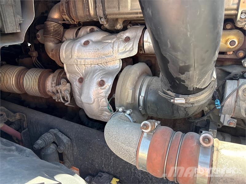 Freightliner Cascadia 126 6x4 T/A Sleeper Truck Tractor وحدات الجر