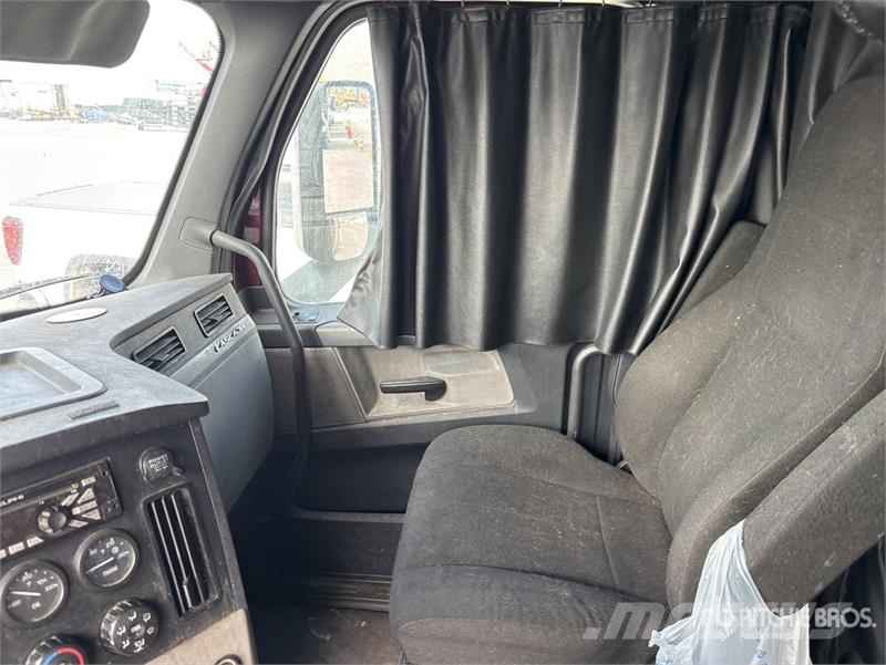 Freightliner Cascadia 126 6x4 T/A Sleeper Truck Tractor Motrici e Trattori Stradali