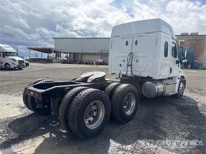 Freightliner Cascadia 125 6x2 T/A Sleeper Truck Tractor Седельные тягачи