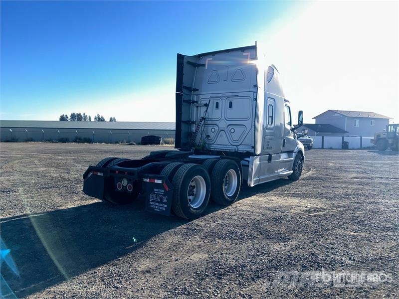 Freightliner Cascadia 126 T/A Sleeper Truck Tractor Tegljači