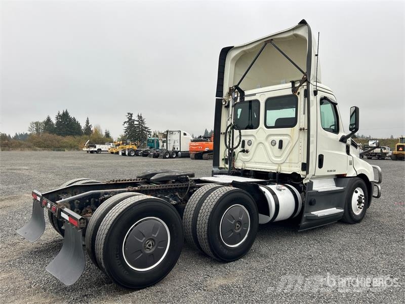 Freightliner Cascadia 126 وحدات الجر