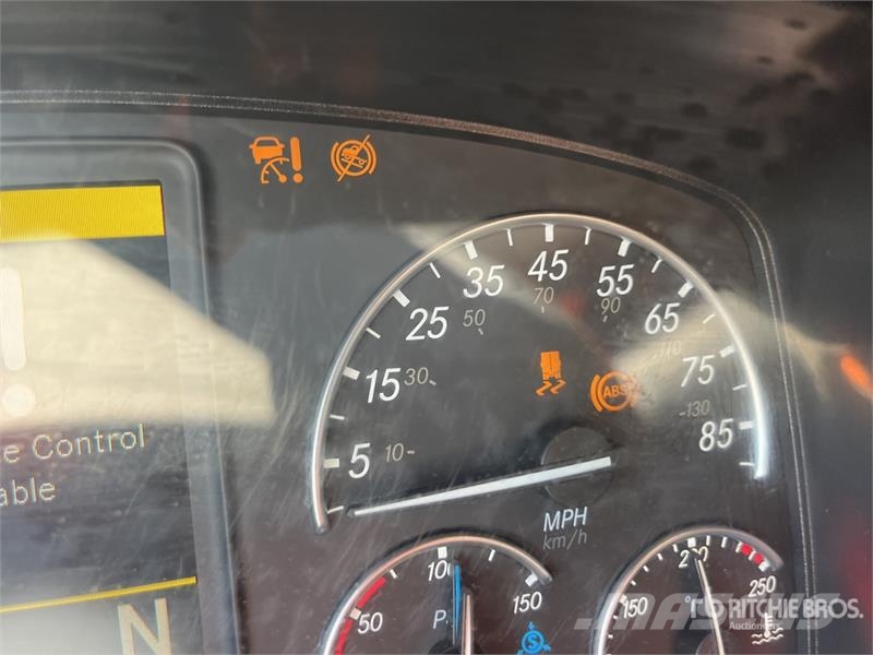 Freightliner Cascadia 126 6x4 T/A Sleeper Truck Tractor Sattelzugmaschinen