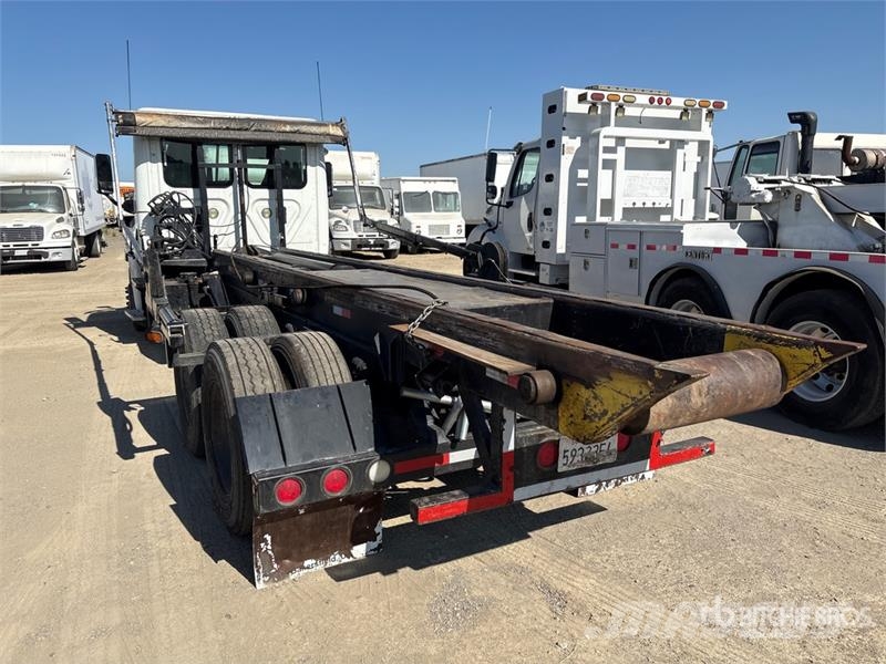 Freightliner Cascadia 125 6x4 Roll-Off Truck (Inoperable) شاحنات لوادر
