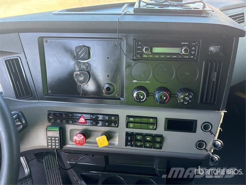 Freightliner Cascadia 126 6x4 T/A Sleeper Truck Tractor 트랙터 유닛