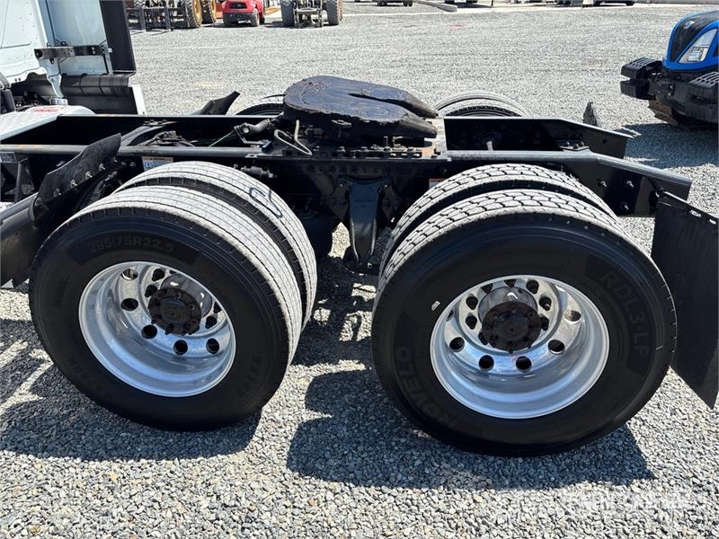 Freightliner Cascadia 126 6x4 T/A Sleeper Truck Tractor 트랙터 유닛