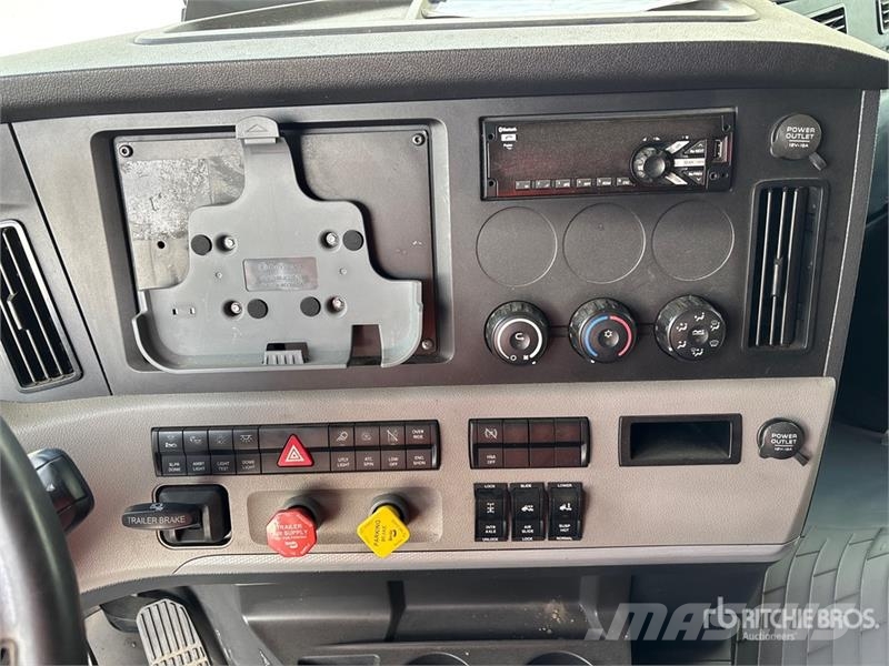 Freightliner Cascadia 126 Truck Tractor Units