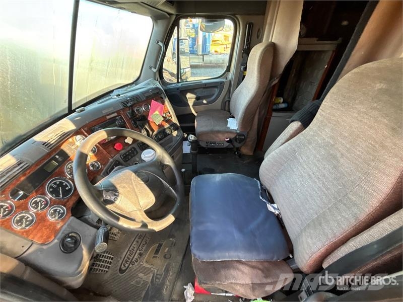 Freightliner Cascadia 125 Vilcēji