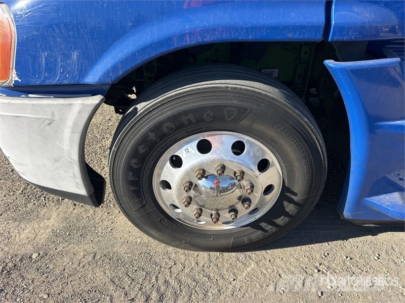 Freightliner Cascadia 125 6x4 T/A Sleeper Truck Tractor (Inoper Тягачі