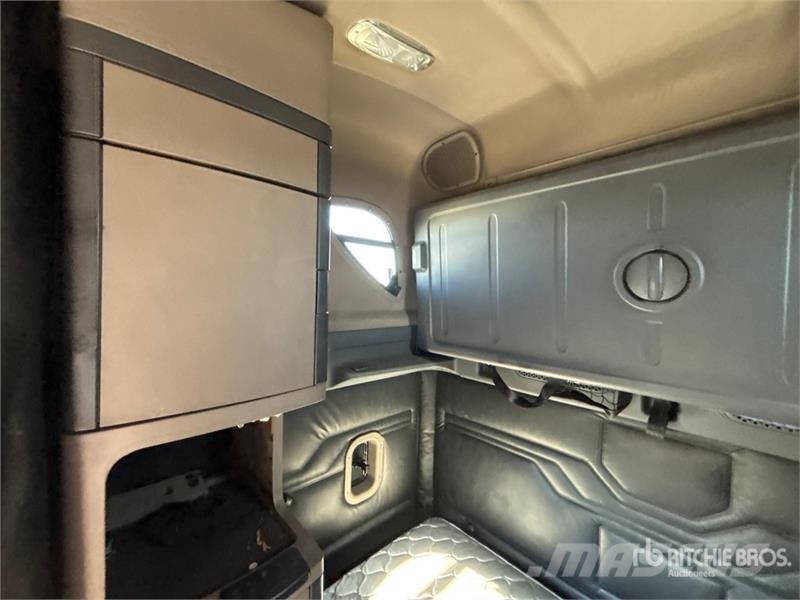 Freightliner Cascadia 125 6x4 T/A Sleeper Truck Tractor Tracteur routier