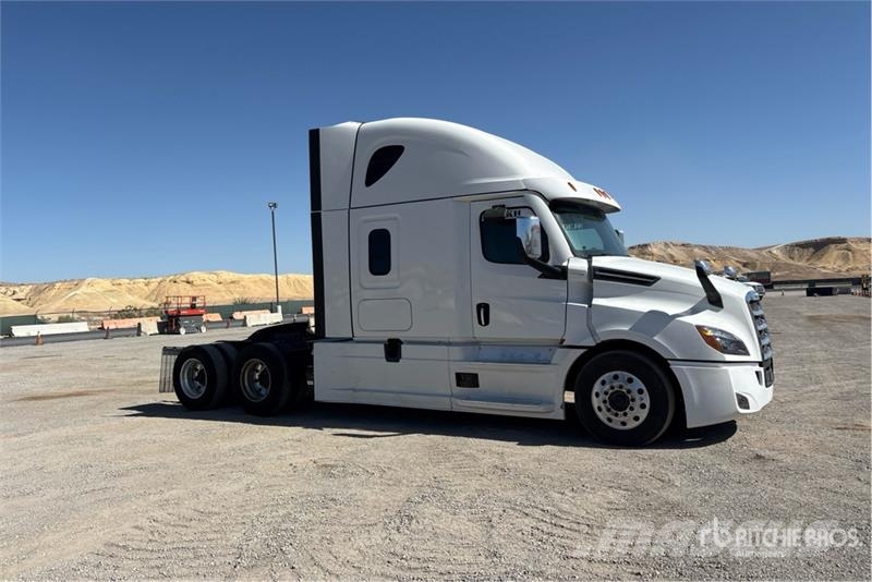 Freightliner Cascadia 126 6x4 T/A Sleeper Truck Tractor Vilcēji