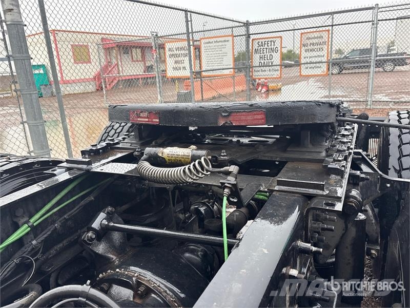 Freightliner Cascadia 126 6x4 T/A Sleeper Truck Tractor Tractor Units