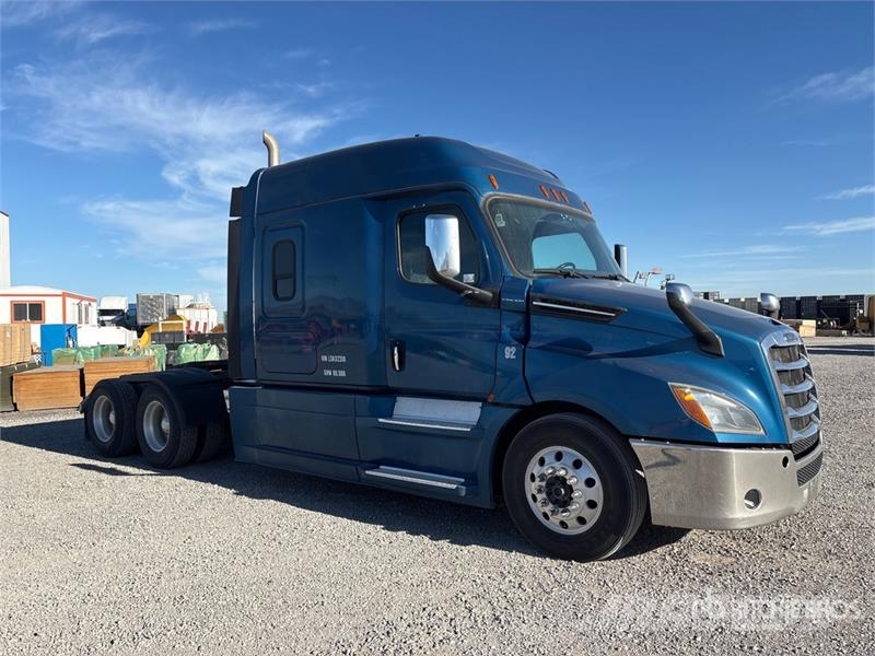 Freightliner Cascadia 126 6x4 T/A Sleeper Truck Tractor Vlačilci