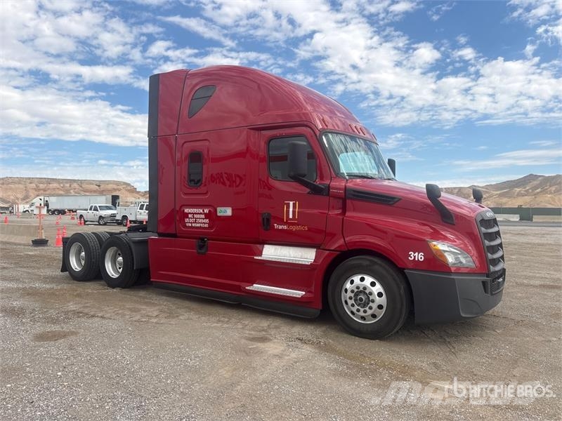 Freightliner Cascadia 126 6x4 T/A Sleeper Truck Tractor Nyergesvontatók