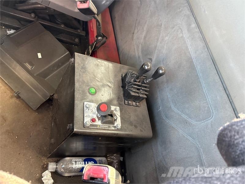 Freightliner Cascadia 125 6x4 Roll-Off Truck (Inoperable) شاحنات لوادر