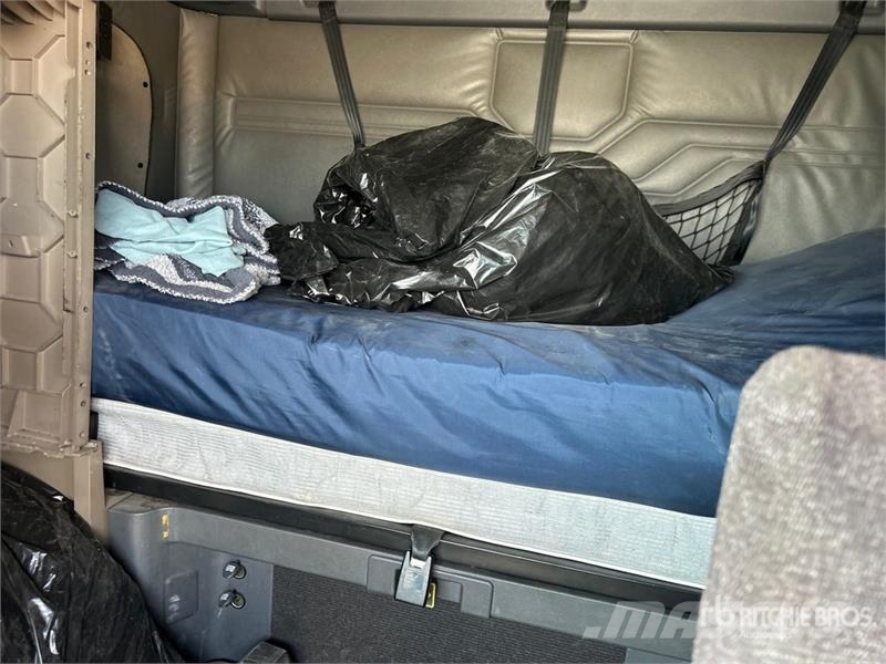 Freightliner Cascadia 125 6x4 T/A Sleeper Truck Tractor Тягачі