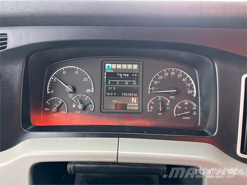 Freightliner Cascadia 126 6x4 T/A Sleeper Truck Tractor 트랙터 유닛