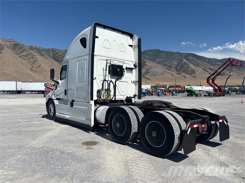 Freightliner Cascadia 126 6x4 T/A Sleeper Truck Tractor Sattelzugmaschinen