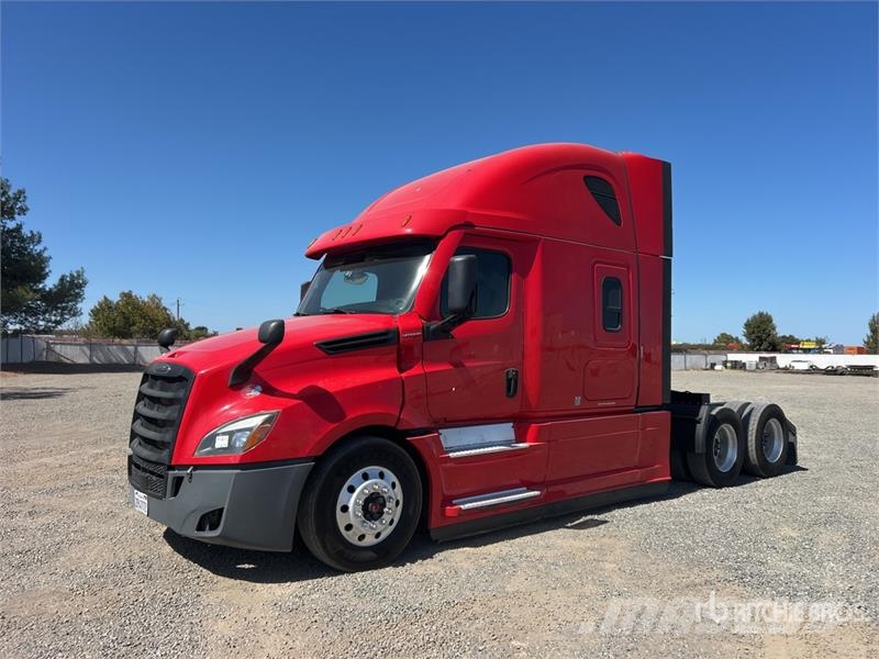 Freightliner Cascadia 126 T/A Sleeper Truck Tractor Tractor Units