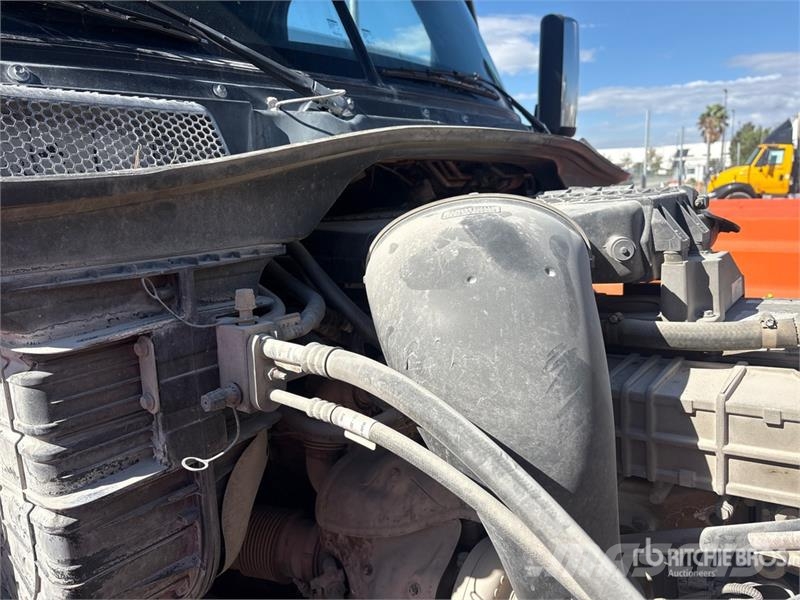 Freightliner Cascadia 125 6x2 T/A Sleeper Truck Tractor Vilcēji