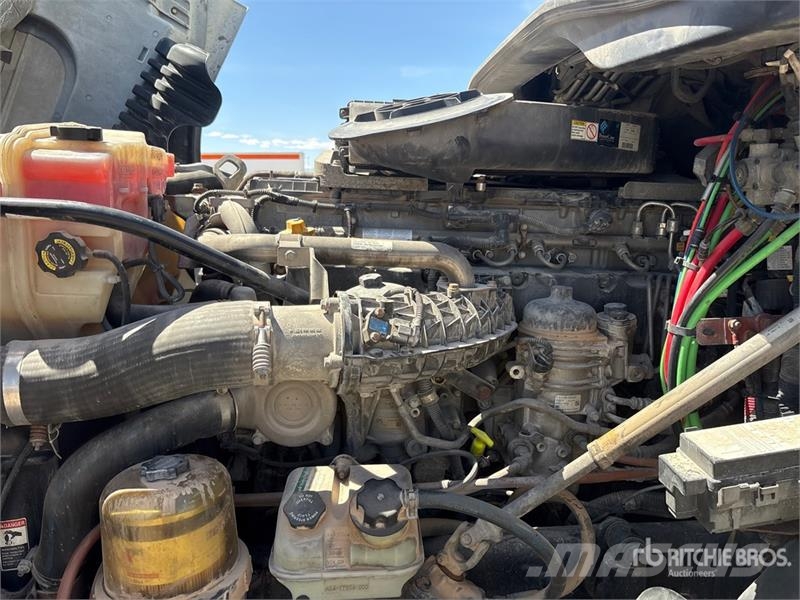 Freightliner Cascadia 125 6x4 T/A Sleeper Truck Tractor Tractor Units