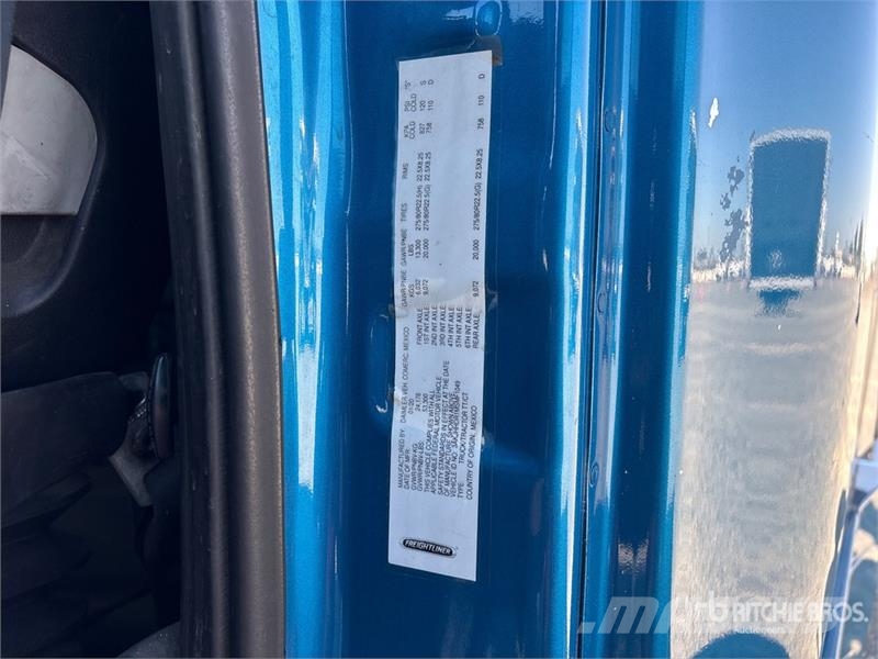 Freightliner Cascadia 126 6x4 T/A Sleeper Truck Tractor Nyergesvontatók