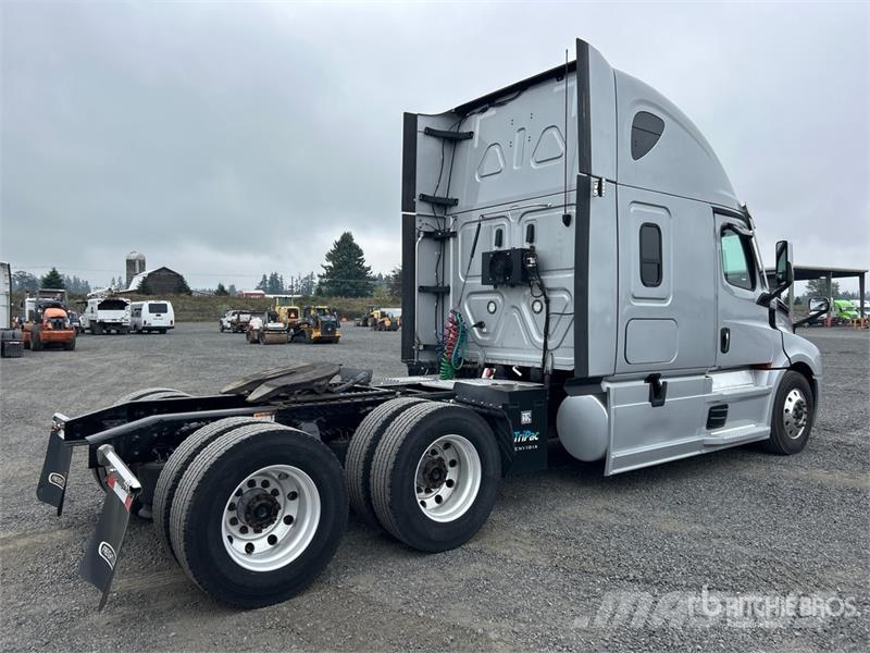 Freightliner Cascadia 126 6x4 T/A Sleeper Truck Tractor Cabezas tractoras
