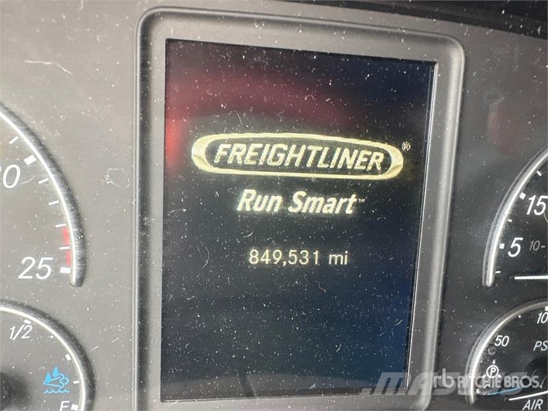 Freightliner Cascadia 126 6x4 T/A Sleeper Truck Tractor Nyergesvontatók