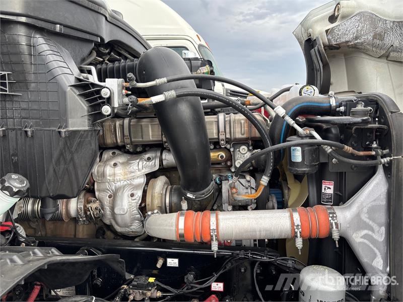 Freightliner Cascadia 126 6x4 T/A Sleeper Truck Tractor 트랙터 유닛