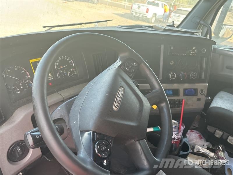 Freightliner Cascadia 126 6x4 T/A Sleeper Truck Tractor 牵引车