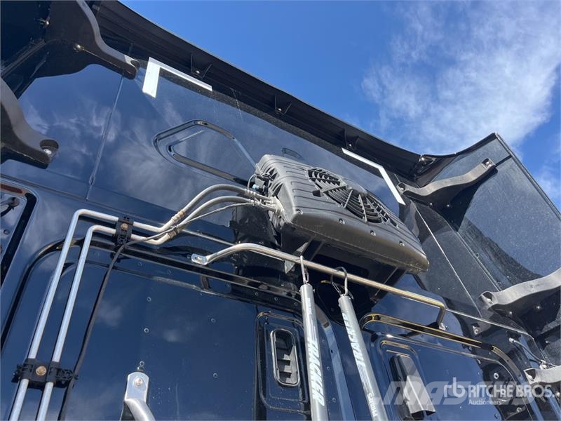 Freightliner Cascadia 126 6x4 T/A Sleeper Truck Tractor Sattelzugmaschinen