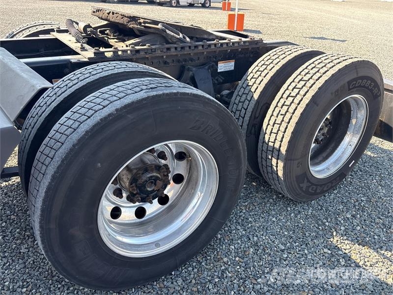 Freightliner Cascadia 126 6x4 T/A Sleeper Truck Tractor Truck Tractor Units