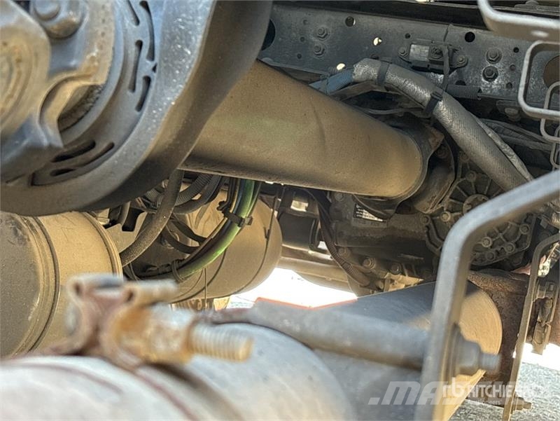 Freightliner Cascadia 126 6x4 T/A Sleeper Truck Tractor وحدات الجر