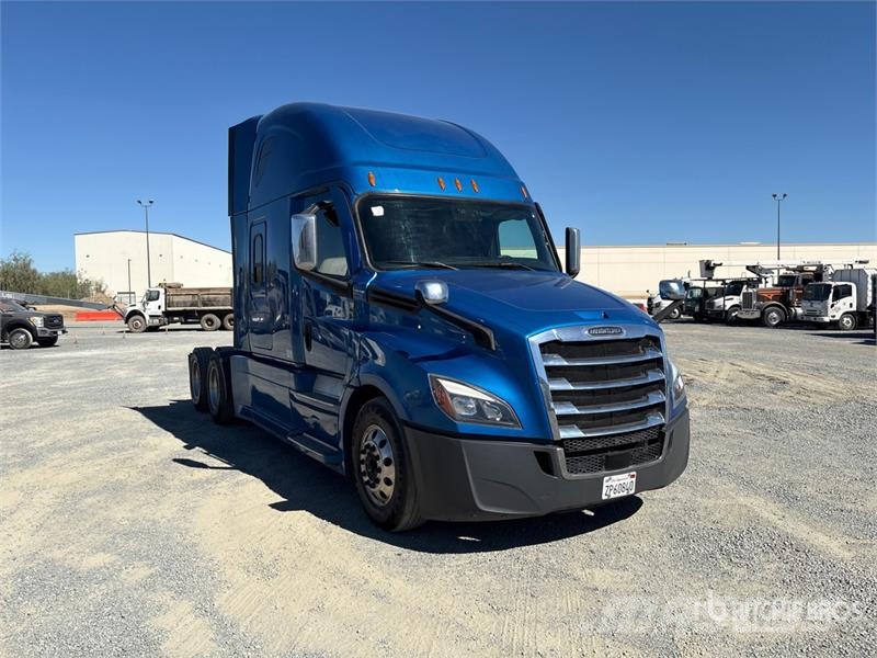 Freightliner Cascadia 126 6x4 T/A Sleeper Truck Tractor Naudoti vilkikai