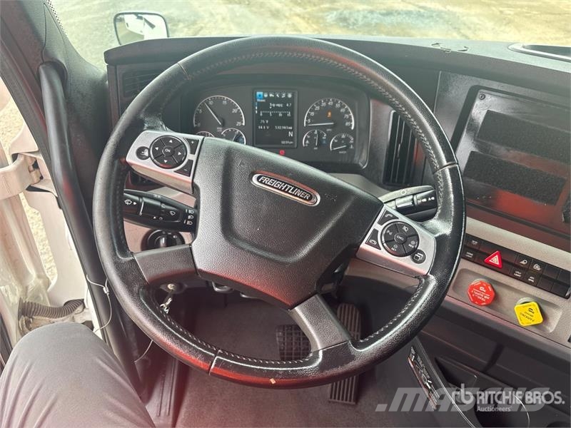 Freightliner Cascadia 126 6x4 T/A Sleeper Truck Tractor Motrici e Trattori Stradali