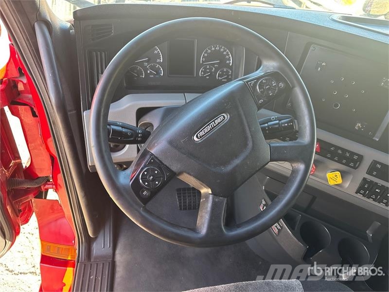 Freightliner Cascadia 126 6x4 T/A Sleeper Truck Tractor Tractor Units