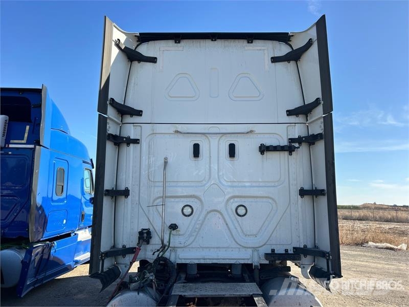 Freightliner Cascadia 6x4 T/A Sleeper Truck Tractor Тягачі