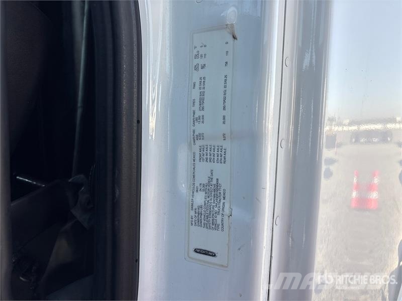 Freightliner Cascadia 126 6x4 T/A Sleeper Truck Tractor Vilcēji