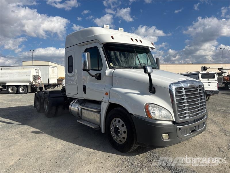 Freightliner Cascadia 125 6x2 T/A Sleeper Truck Tractor Sattelzugmaschinen